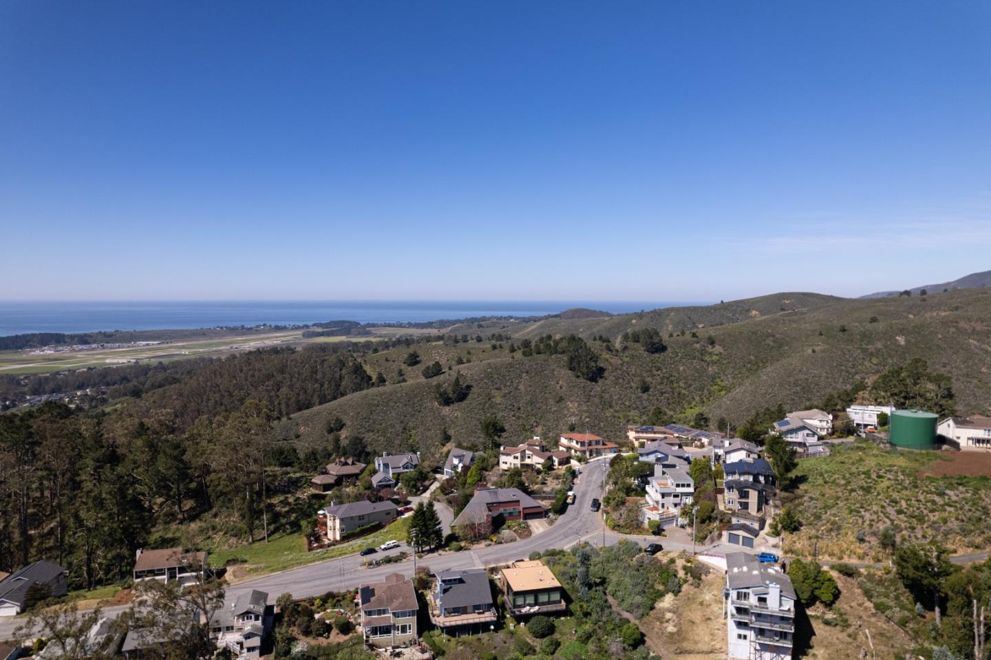 Detail Gallery Image 17 of 66 For 103 Dolphine Ave, El Granada,  CA 94018 - 5 Beds | 3/1 Baths