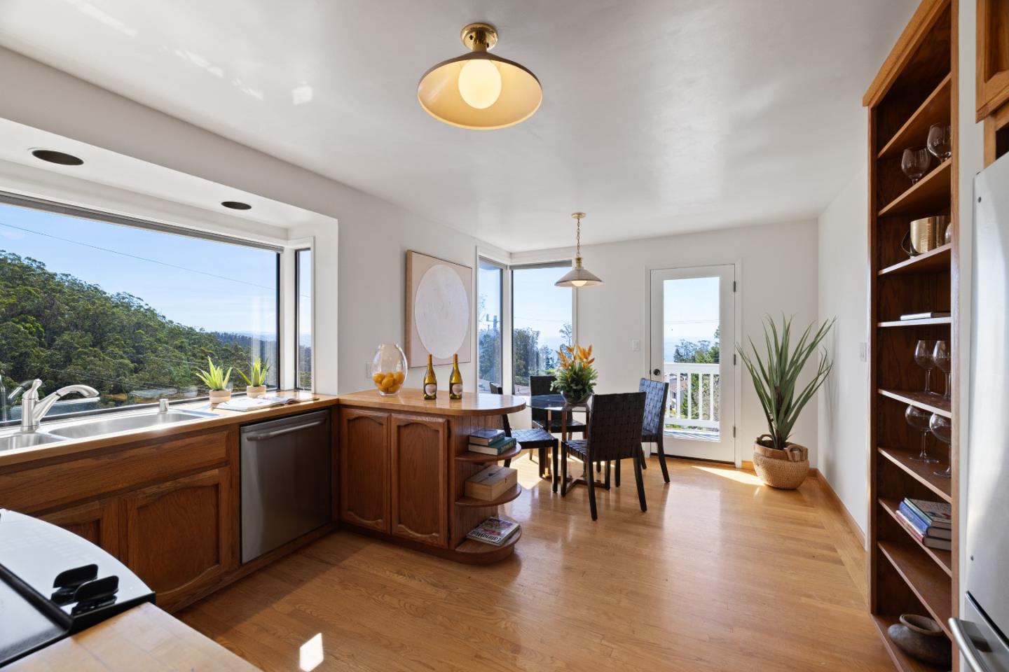 Detail Gallery Image 40 of 66 For 103 Dolphine Ave, El Granada,  CA 94018 - 5 Beds | 3/1 Baths