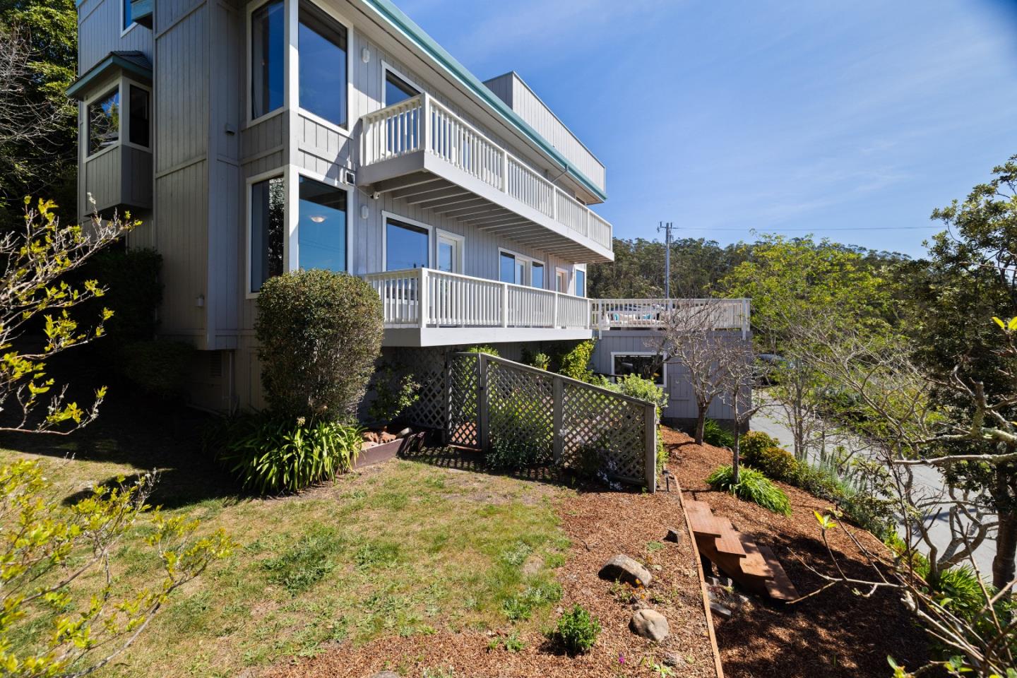 Detail Gallery Image 60 of 66 For 103 Dolphine Ave, El Granada,  CA 94018 - 5 Beds | 3/1 Baths