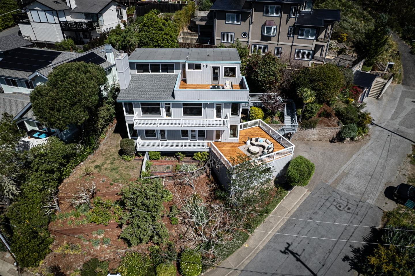 Detail Gallery Image 65 of 66 For 103 Dolphine Ave, El Granada,  CA 94018 - 5 Beds | 3/1 Baths