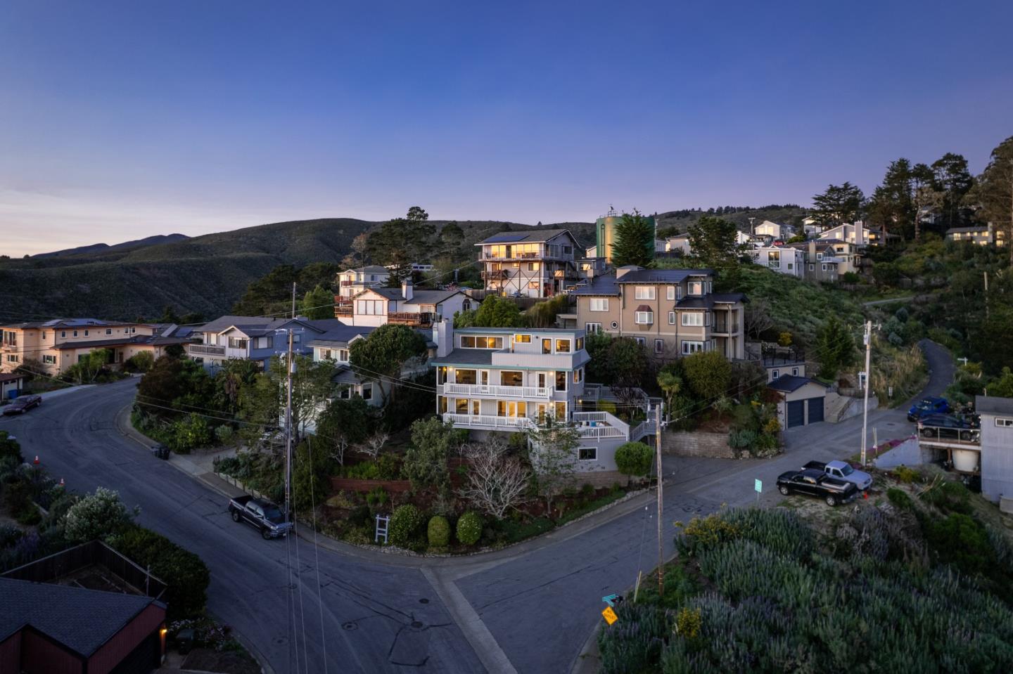 Detail Gallery Image 7 of 66 For 103 Dolphine Ave, El Granada,  CA 94018 - 5 Beds | 3/1 Baths