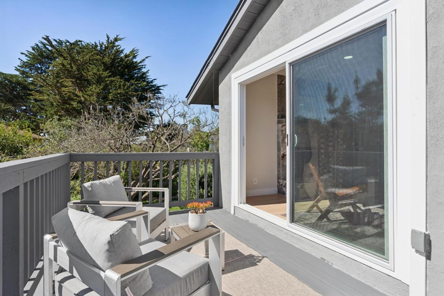 Detail Gallery Image 11 of 63 For 846 San Ramon Ave, Moss Beach,  CA 94038 - 5 Beds | 2/1 Baths