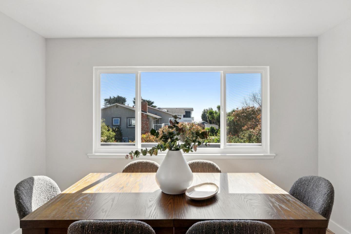 Detail Gallery Image 17 of 63 For 846 San Ramon Ave, Moss Beach,  CA 94038 - 5 Beds | 2/1 Baths