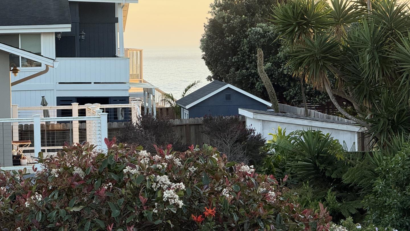 Detail Gallery Image 18 of 63 For 846 San Ramon Ave, Moss Beach,  CA 94038 - 5 Beds | 2/1 Baths