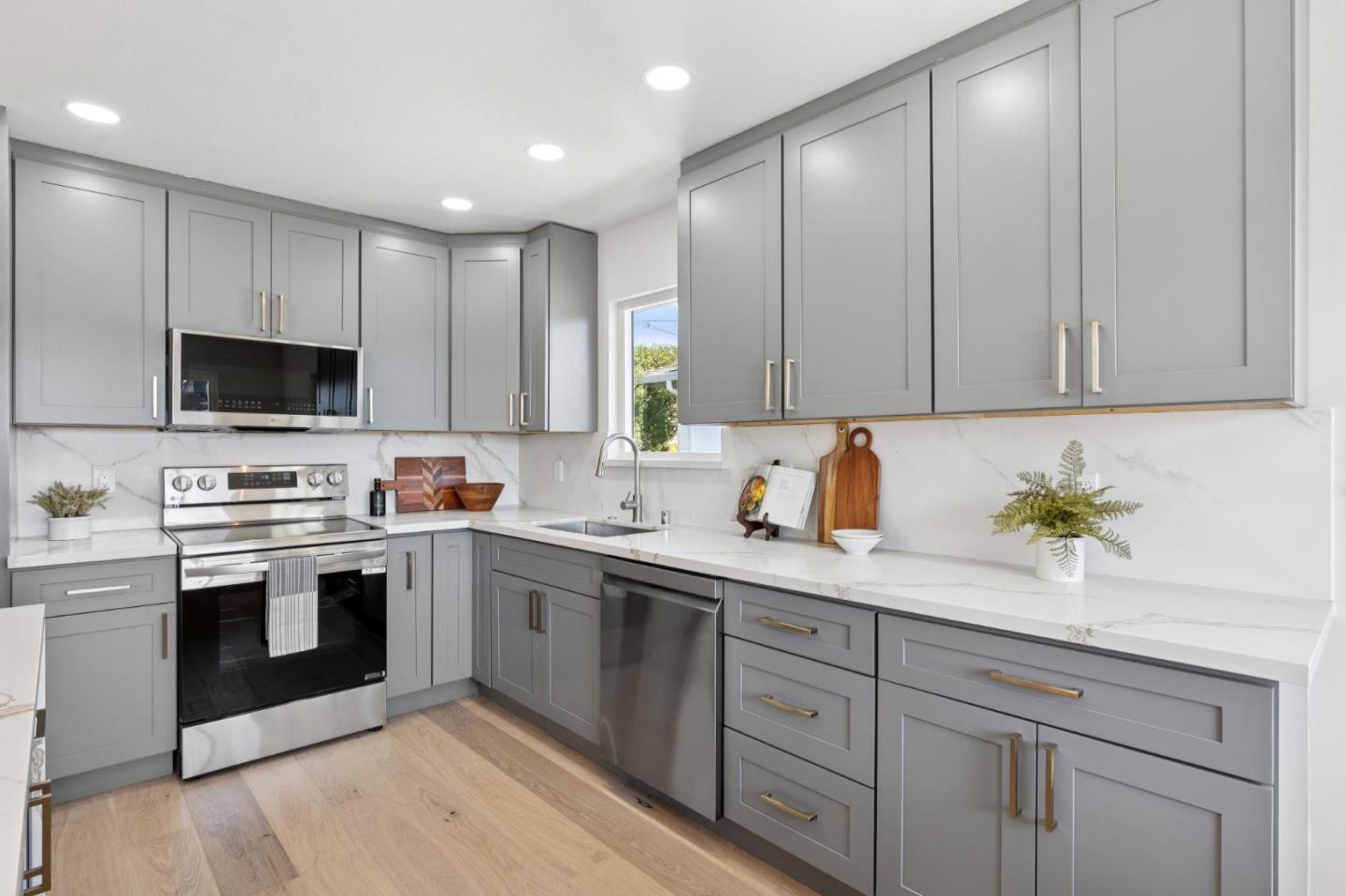 Detail Gallery Image 20 of 63 For 846 San Ramon Ave, Moss Beach,  CA 94038 - 5 Beds | 2/1 Baths