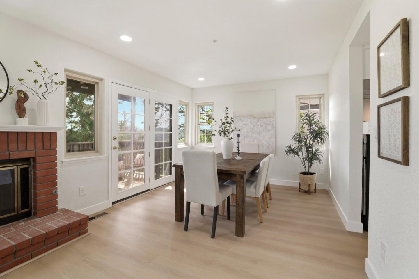 Detail Gallery Image 10 of 49 For 120 Haslemere Ct, Lafayette,  CA 94549 - 3 Beds | 3 Baths