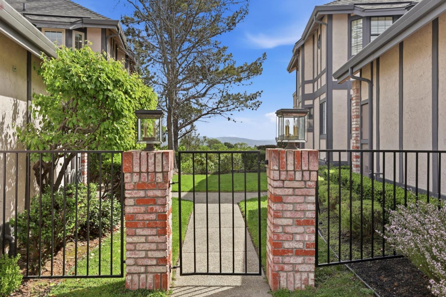 Detail Gallery Image 2 of 49 For 120 Haslemere Ct, Lafayette,  CA 94549 - 3 Beds | 3 Baths