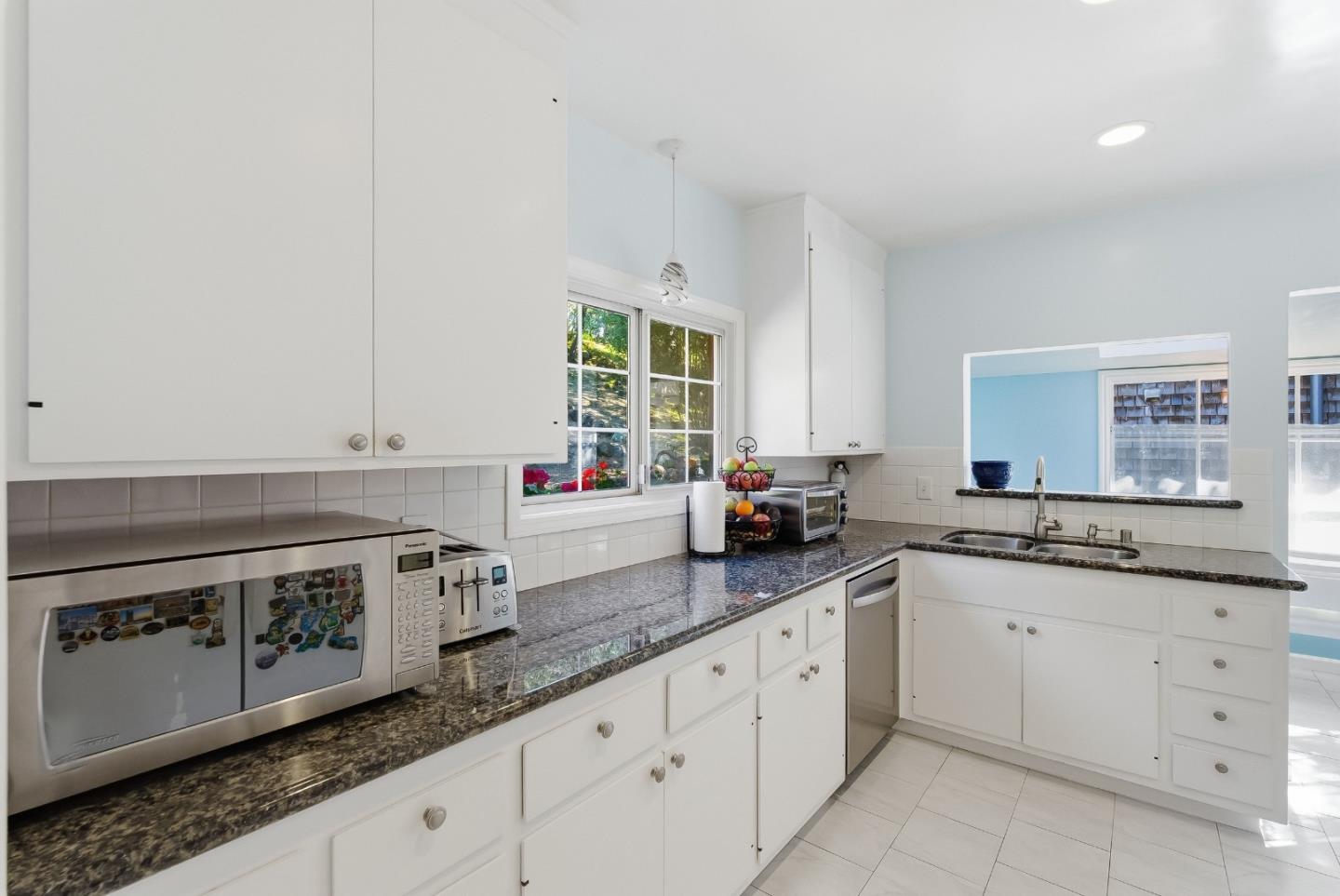 Detail Gallery Image 12 of 46 For 76 Fay Ave, San Carlos,  CA 94070 - 3 Beds | 2/1 Baths