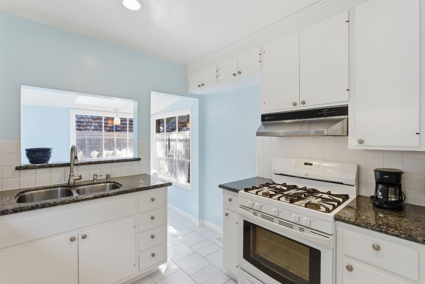 Detail Gallery Image 13 of 46 For 76 Fay Ave, San Carlos,  CA 94070 - 3 Beds | 2/1 Baths