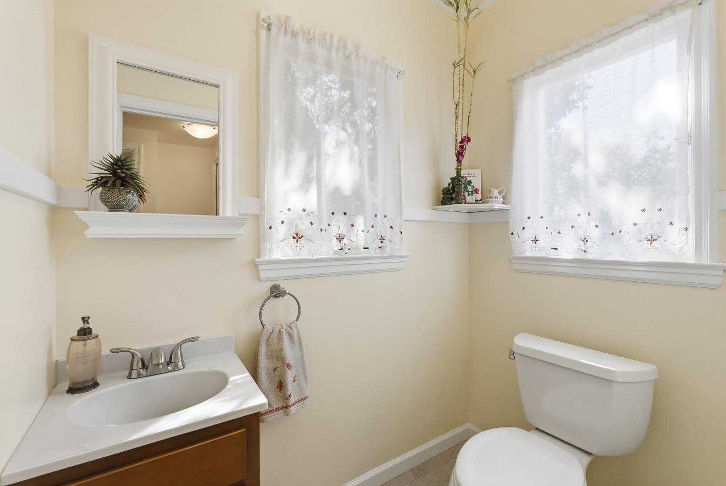 Detail Gallery Image 20 of 46 For 76 Fay Ave, San Carlos,  CA 94070 - 3 Beds | 2/1 Baths