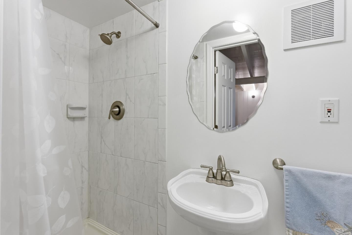 Detail Gallery Image 36 of 46 For 76 Fay Ave, San Carlos,  CA 94070 - 3 Beds | 2/1 Baths