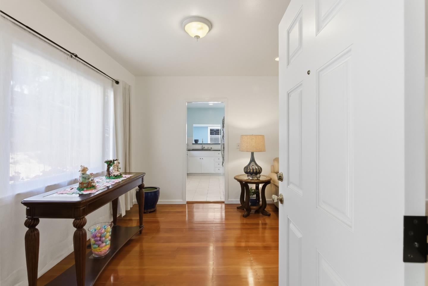 Detail Gallery Image 4 of 46 For 76 Fay Ave, San Carlos,  CA 94070 - 3 Beds | 2/1 Baths