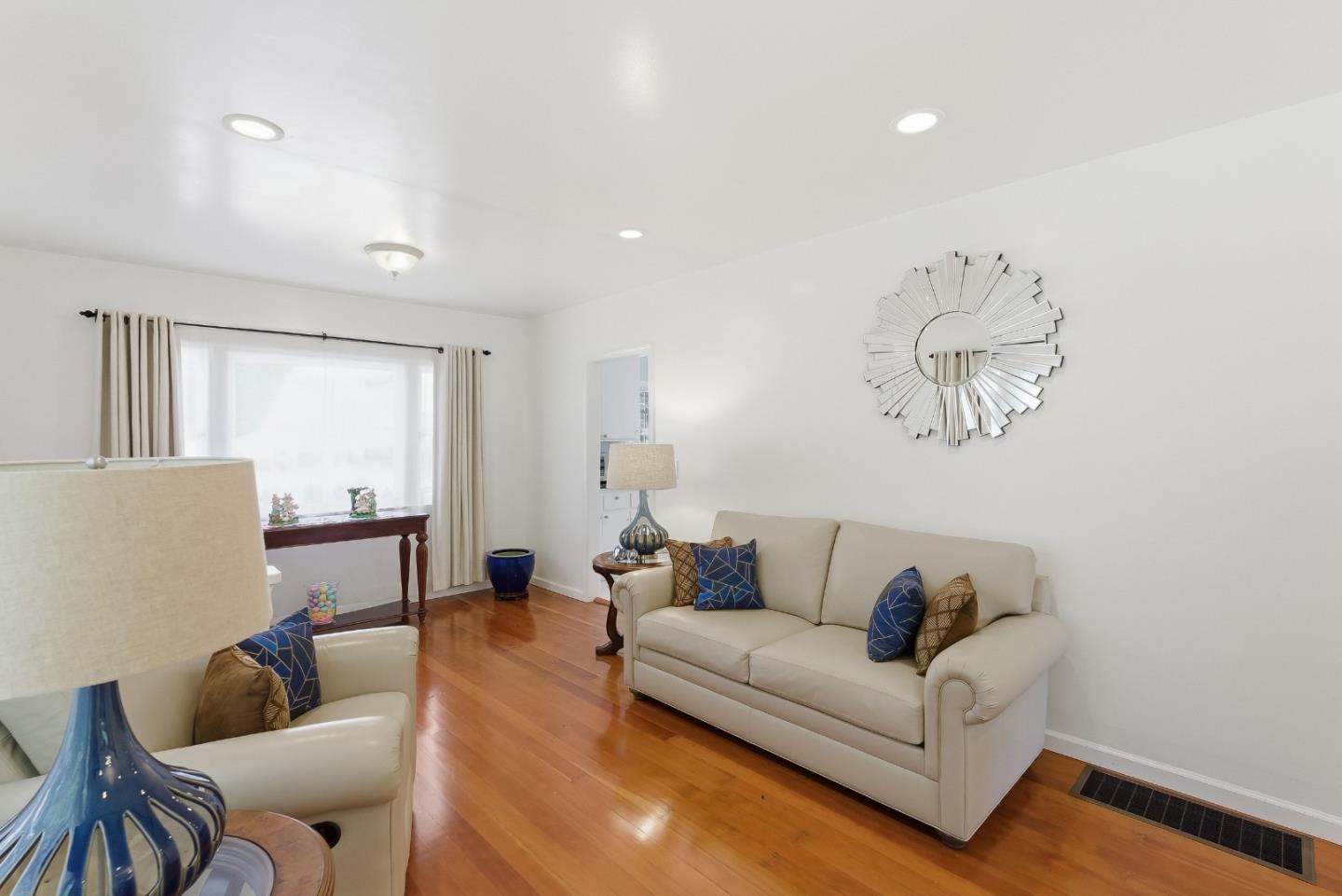Detail Gallery Image 9 of 46 For 76 Fay Ave, San Carlos,  CA 94070 - 3 Beds | 2/1 Baths
