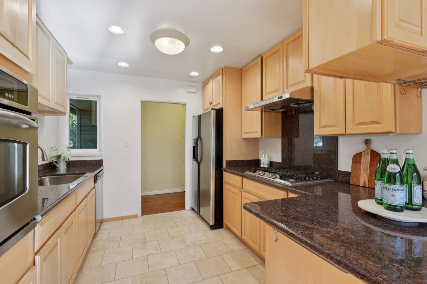 Detail Gallery Image 11 of 46 For 1515 Chula Vista Dr, Belmont,  CA 94002 - 3 Beds | 2 Baths