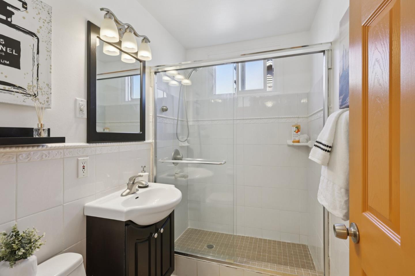 Detail Gallery Image 18 of 46 For 1515 Chula Vista Dr, Belmont,  CA 94002 - 3 Beds | 2 Baths