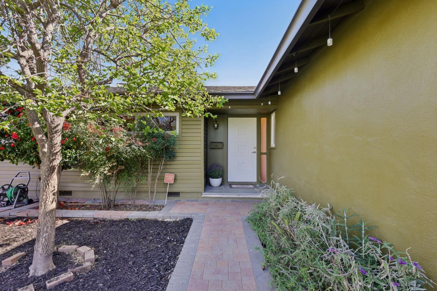 Detail Gallery Image 4 of 46 For 1515 Chula Vista Dr, Belmont,  CA 94002 - 3 Beds | 2 Baths