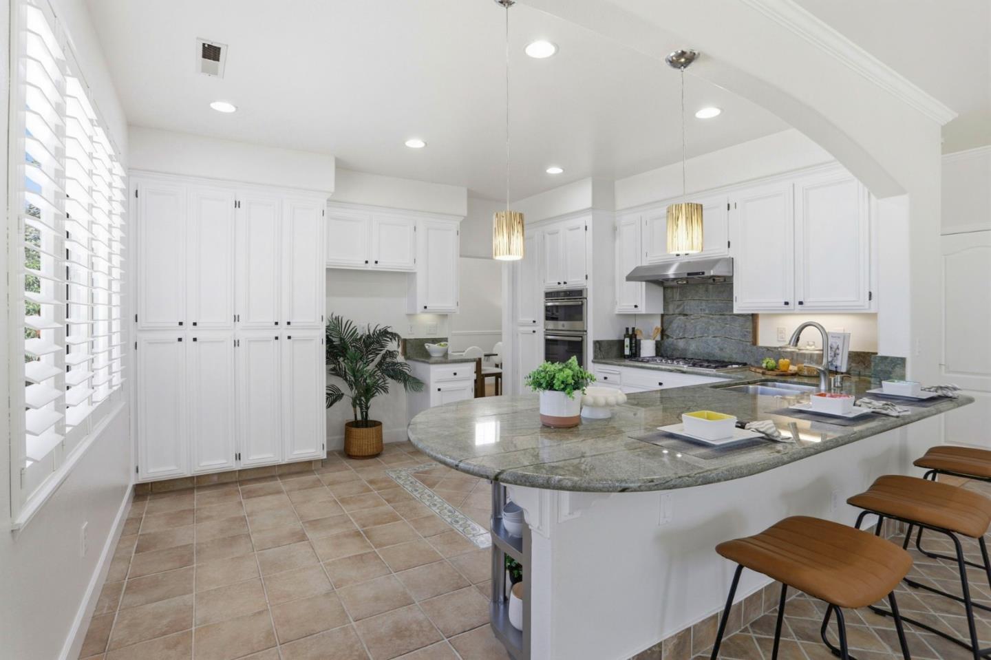 Detail Gallery Image 13 of 65 For 3283 Brittany Ct, San Jose,  CA 95135 - 5 Beds | 4/1 Baths