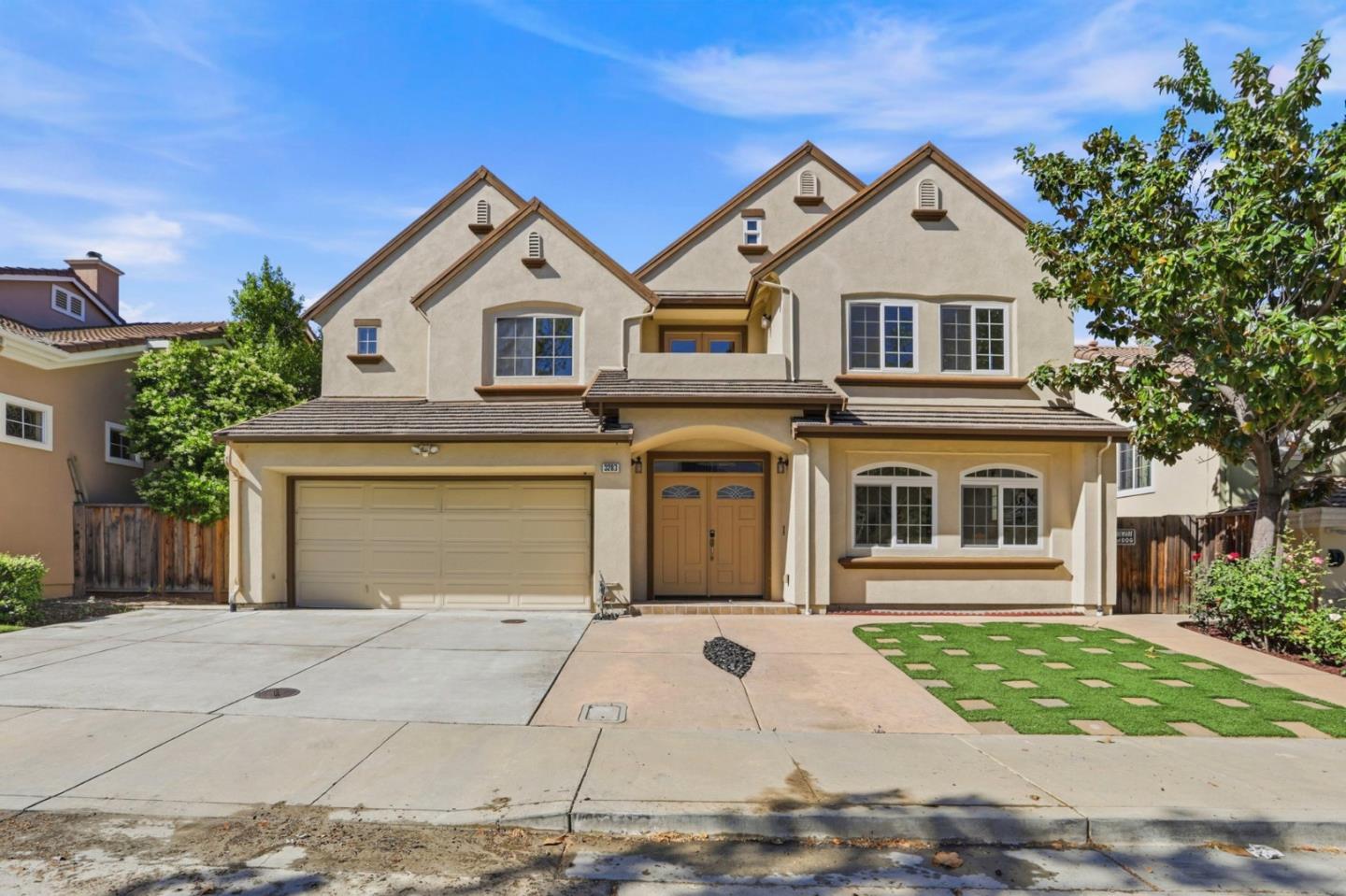 Detail Gallery Image 2 of 65 For 3283 Brittany Ct, San Jose,  CA 95135 - 5 Beds | 4/1 Baths