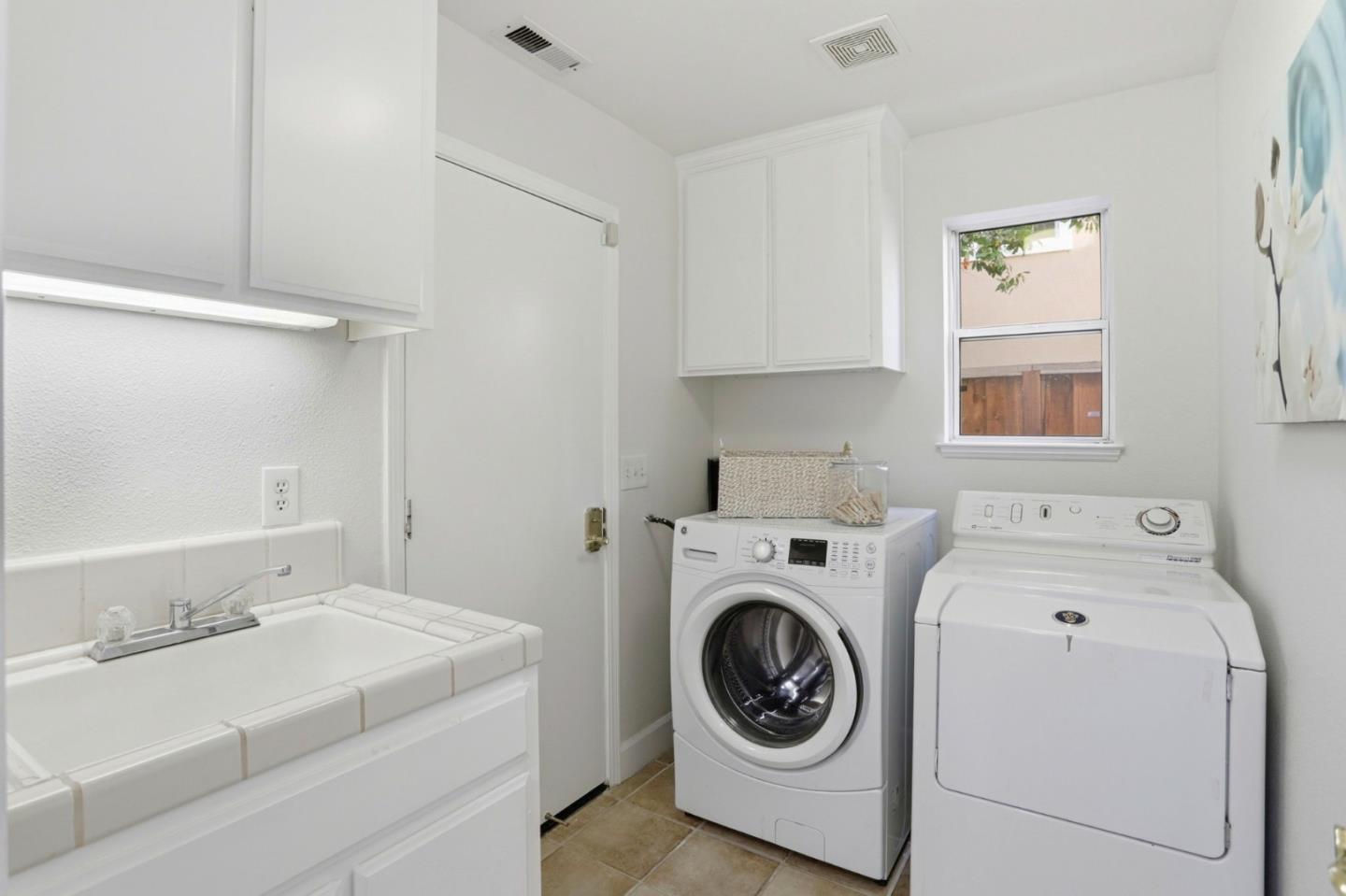 Detail Gallery Image 42 of 65 For 3283 Brittany Ct, San Jose,  CA 95135 - 5 Beds | 4/1 Baths