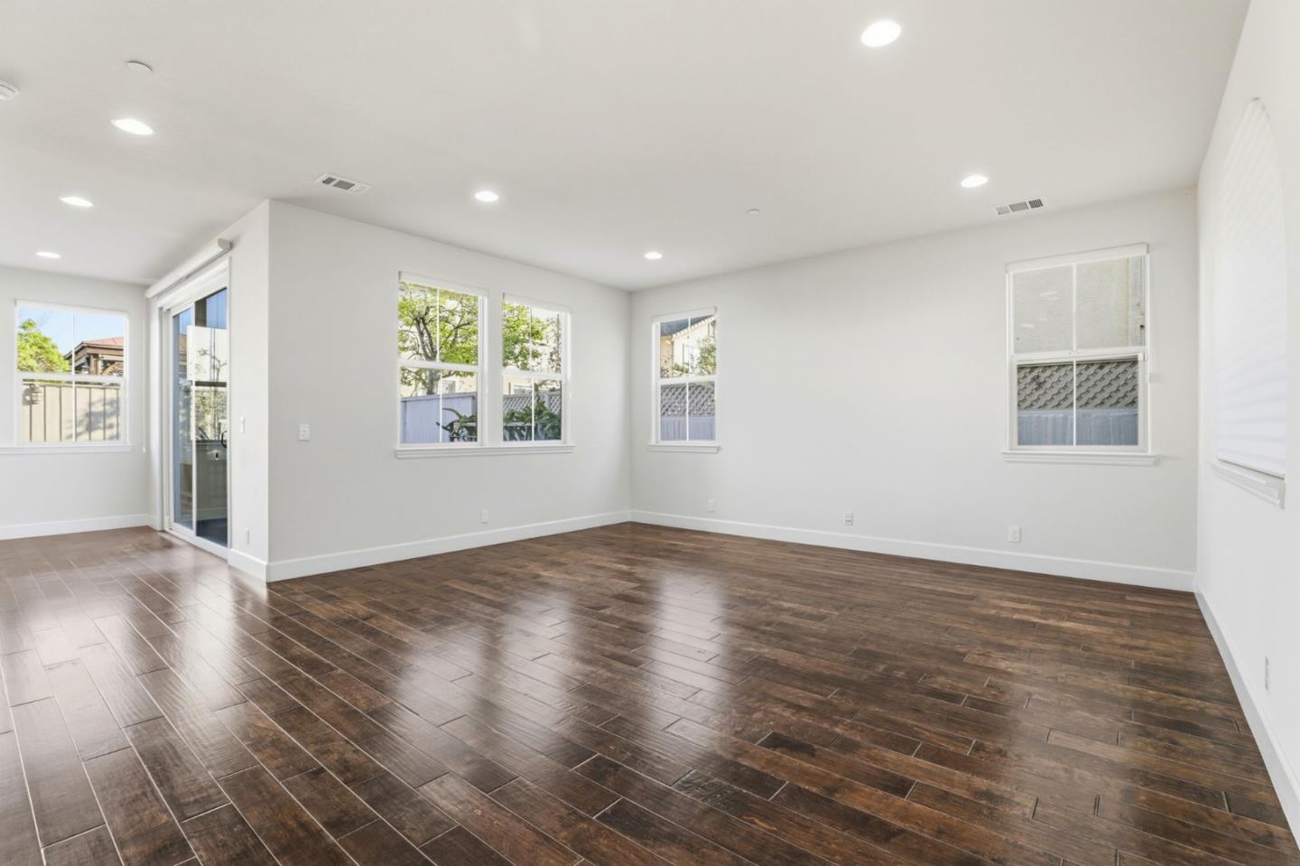 Detail Gallery Image 11 of 42 For 2582 Minuet Dr, San Jose,  CA 95131 - 4 Beds | 2/1 Baths