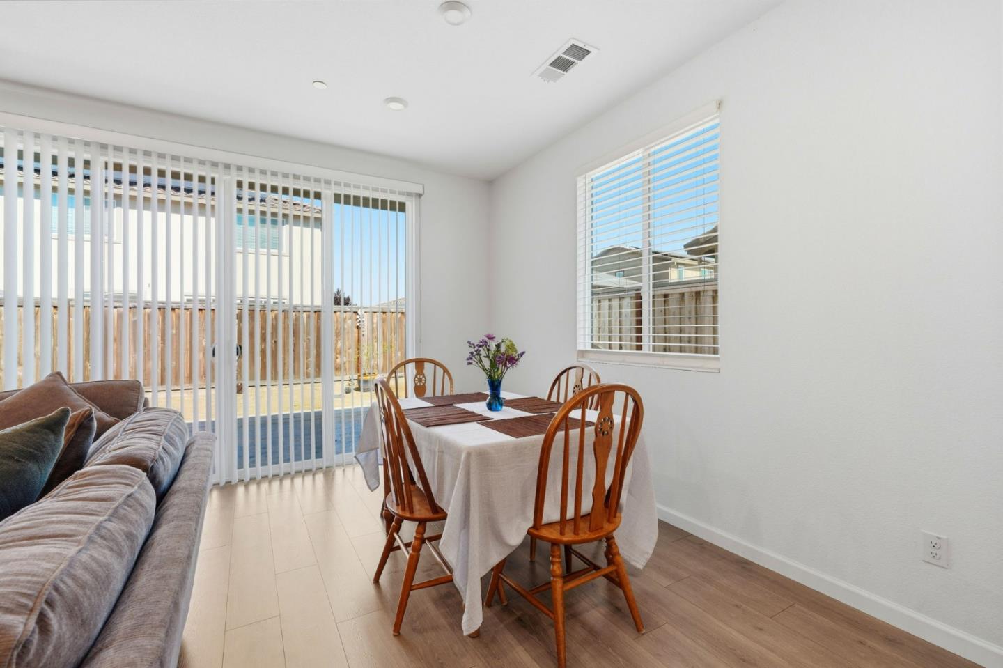 Detail Gallery Image 10 of 27 For 667 Pleasant Dr, Lathrop,  CA 95330 - 3 Beds | 2 Baths