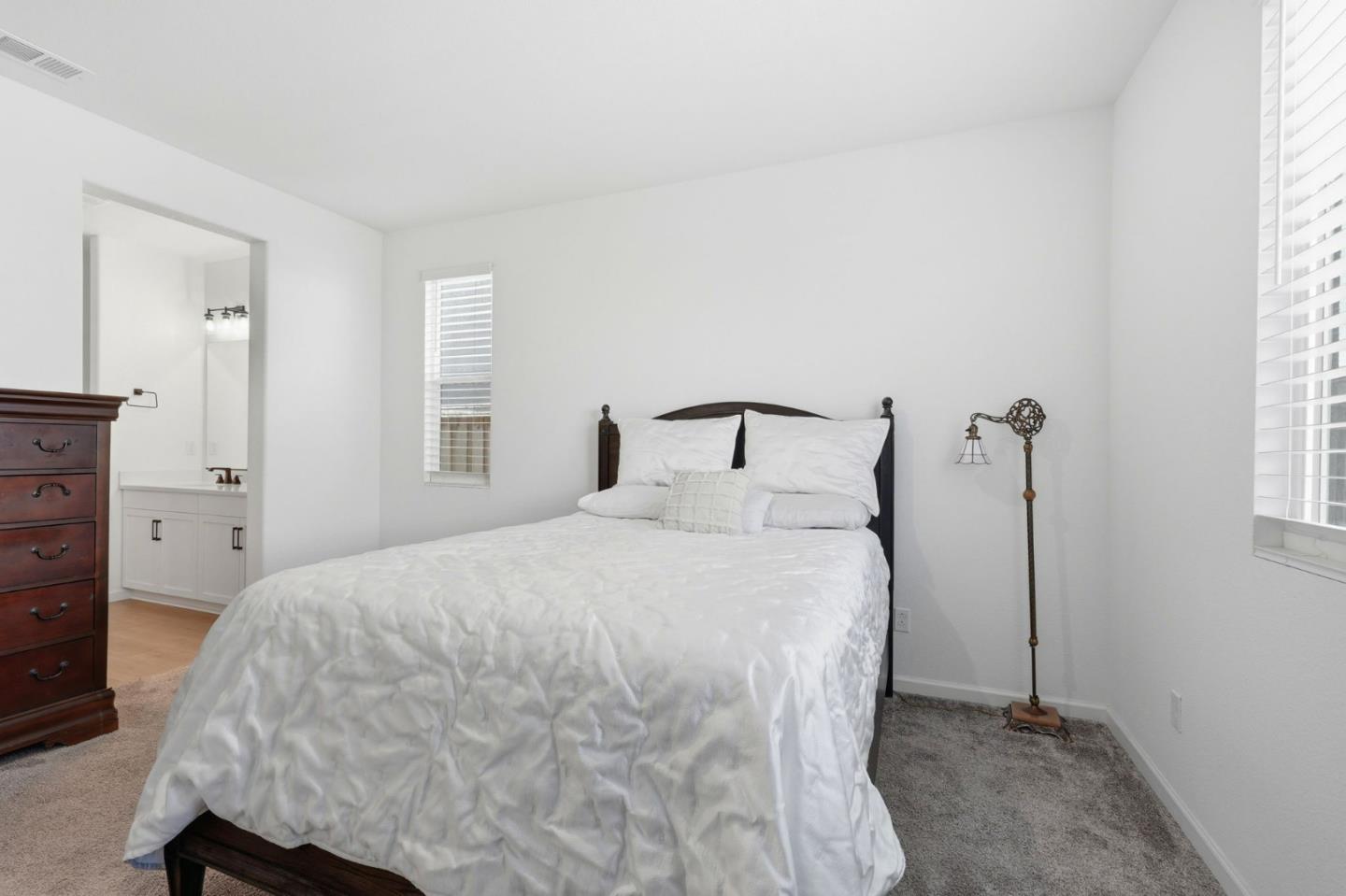 Detail Gallery Image 13 of 27 For 667 Pleasant Dr, Lathrop,  CA 95330 - 3 Beds | 2 Baths