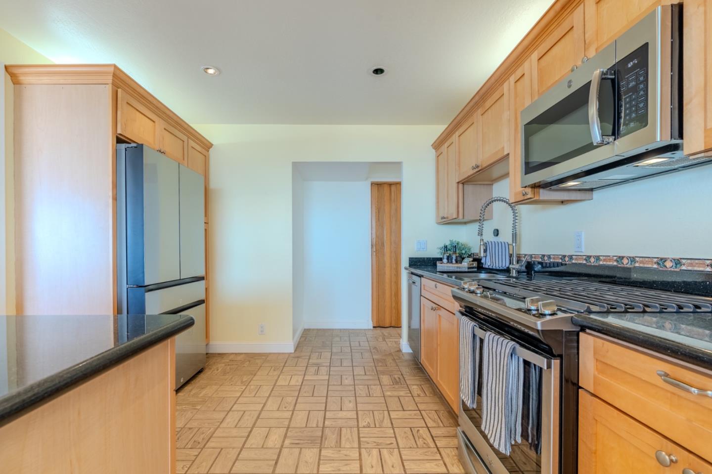 Detail Gallery Image 17 of 53 For 244 Shoreview Ave, Pacifica,  CA 94044 - 3 Beds | 3 Baths