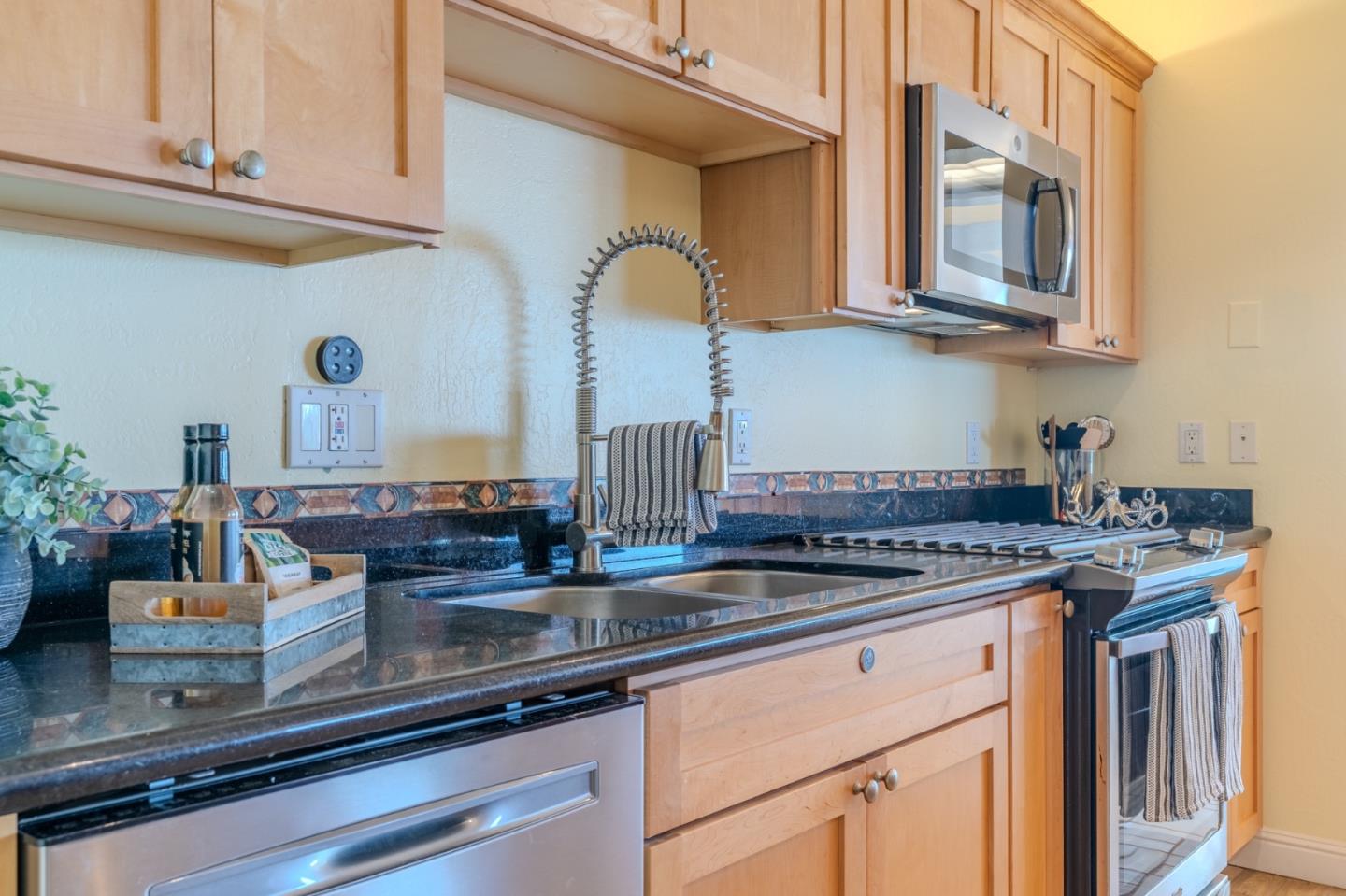 Detail Gallery Image 20 of 53 For 244 Shoreview Ave, Pacifica,  CA 94044 - 3 Beds | 3 Baths