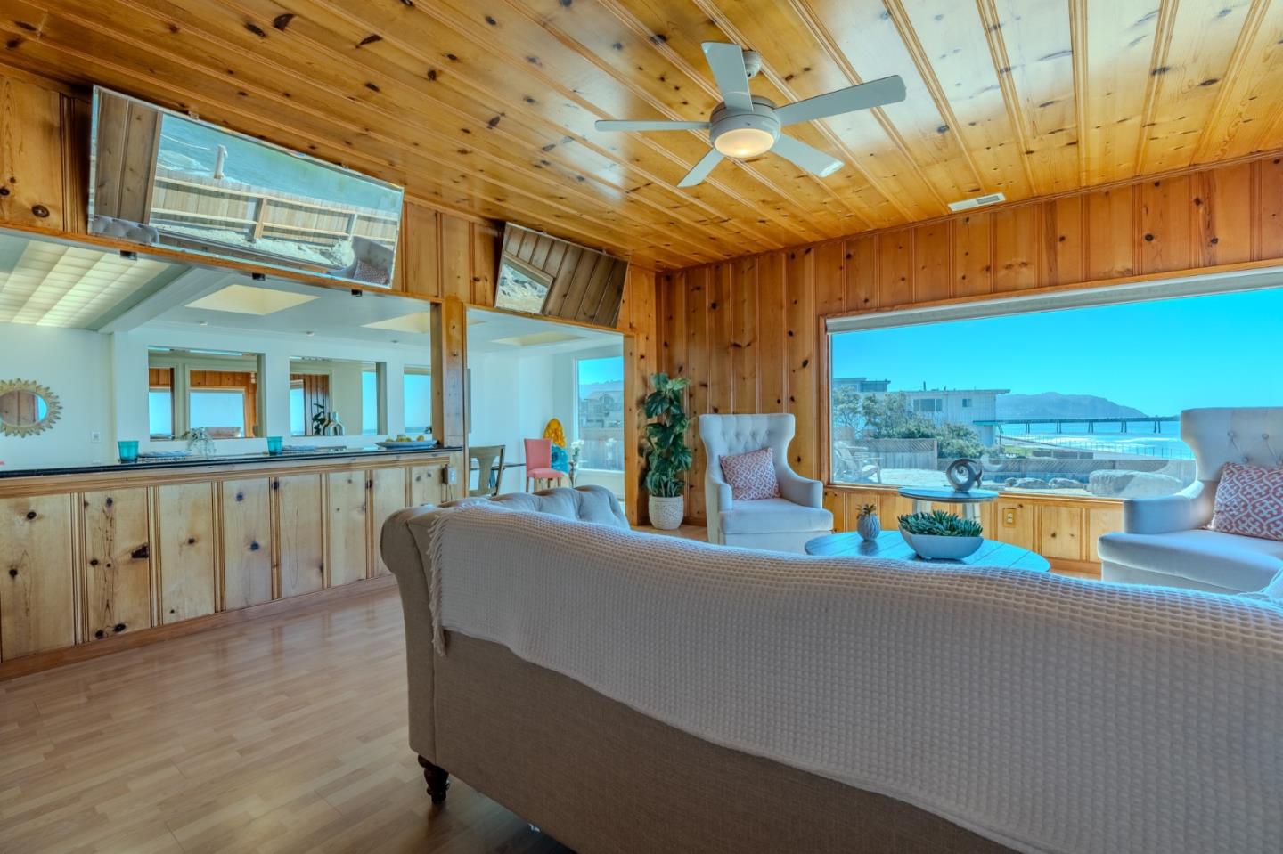 Detail Gallery Image 4 of 53 For 244 Shoreview Ave, Pacifica,  CA 94044 - 3 Beds | 3 Baths