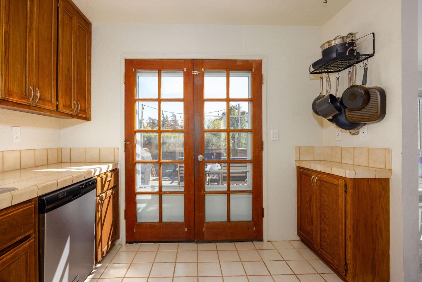 Detail Gallery Image 13 of 48 For 839 Sonora Ave, El Granada,  CA 94018 - 3 Beds | 2/1 Baths