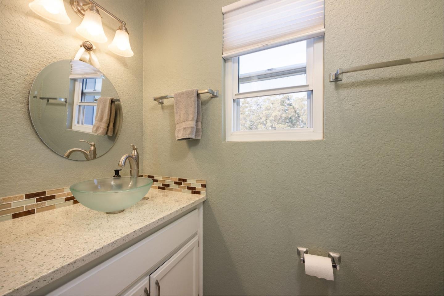 Detail Gallery Image 2 of 48 For 839 Sonora Ave, El Granada,  CA 94018 - 3 Beds | 2/1 Baths
