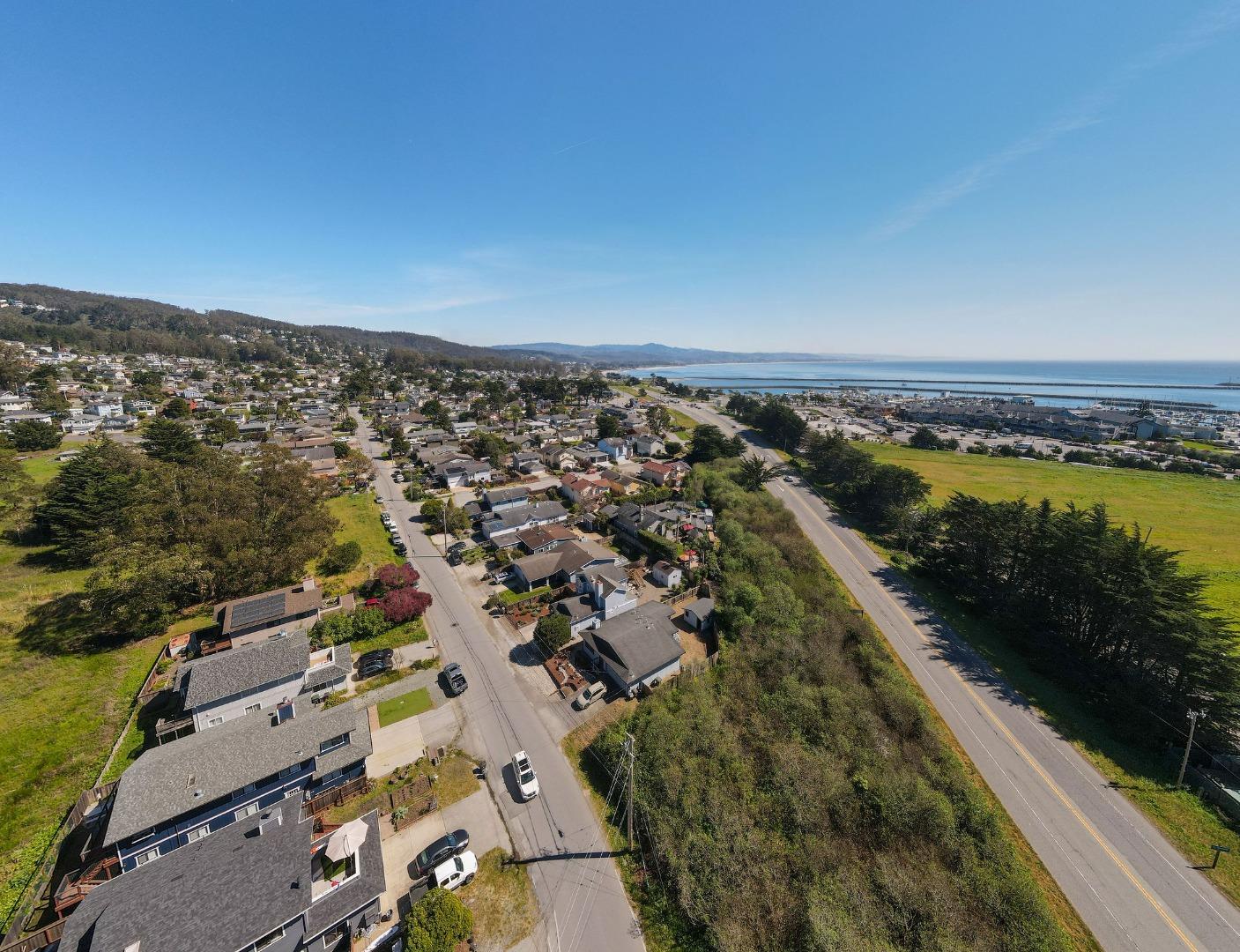 Detail Gallery Image 45 of 48 For 839 Sonora Ave, El Granada,  CA 94018 - 3 Beds | 2/1 Baths