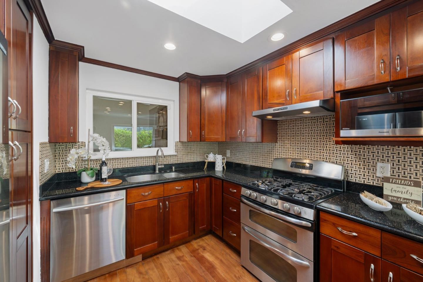 Detail Gallery Image 16 of 41 For 1096 Del Cambre Dr, San Jose,  CA 95129 - 4 Beds | 2 Baths