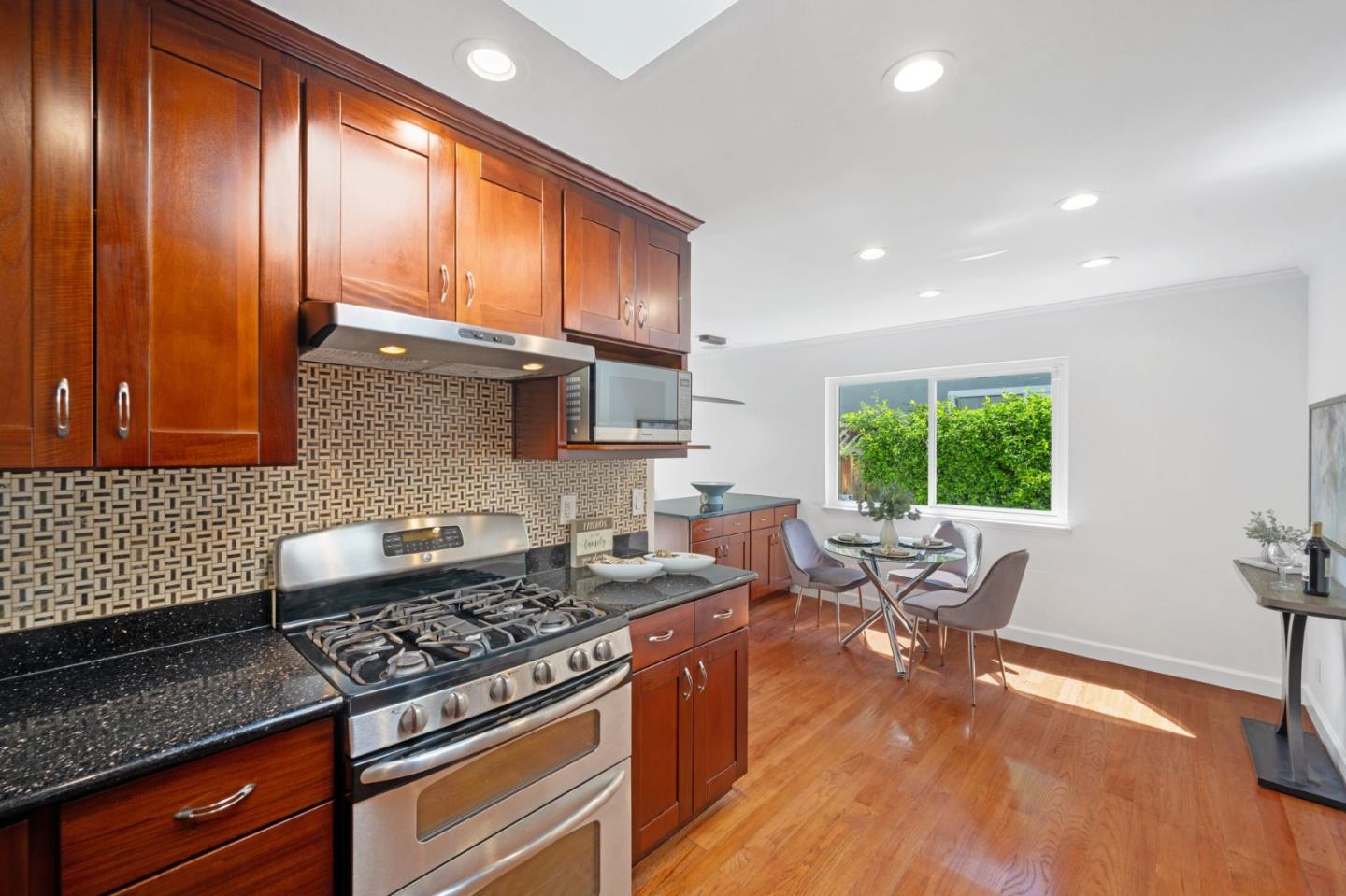 Detail Gallery Image 18 of 41 For 1096 Del Cambre Dr, San Jose,  CA 95129 - 4 Beds | 2 Baths