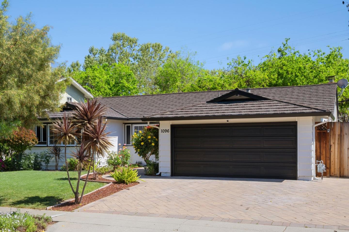 Detail Gallery Image 4 of 41 For 1096 Del Cambre Dr, San Jose,  CA 95129 - 4 Beds | 2 Baths