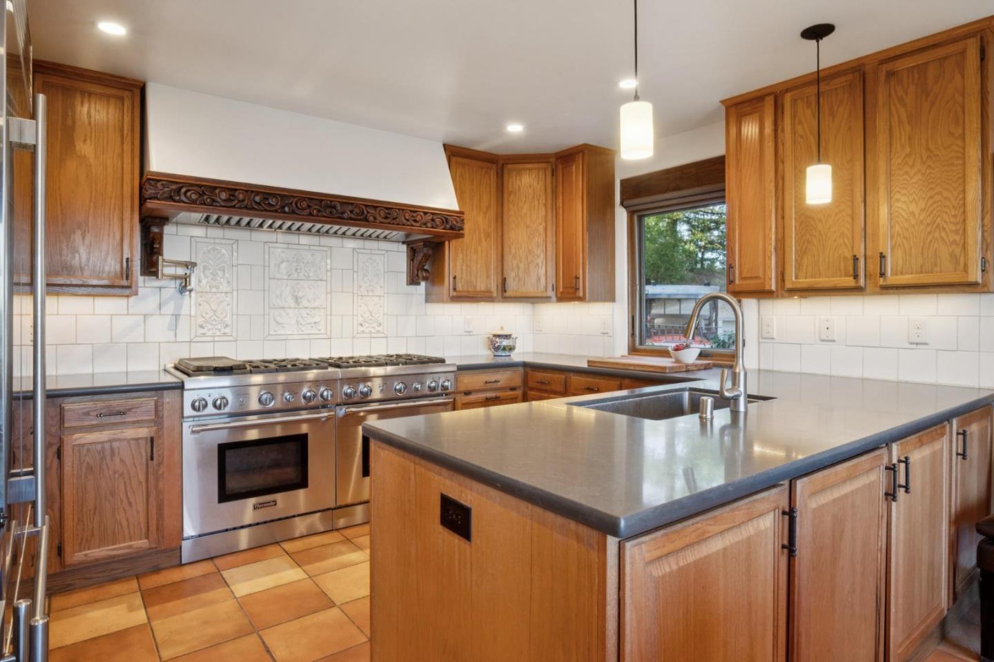 Detail Gallery Image 10 of 22 For 25200 Loma Prieta Ave, Los Gatos,  CA 95033 - 4 Beds | 3 Baths