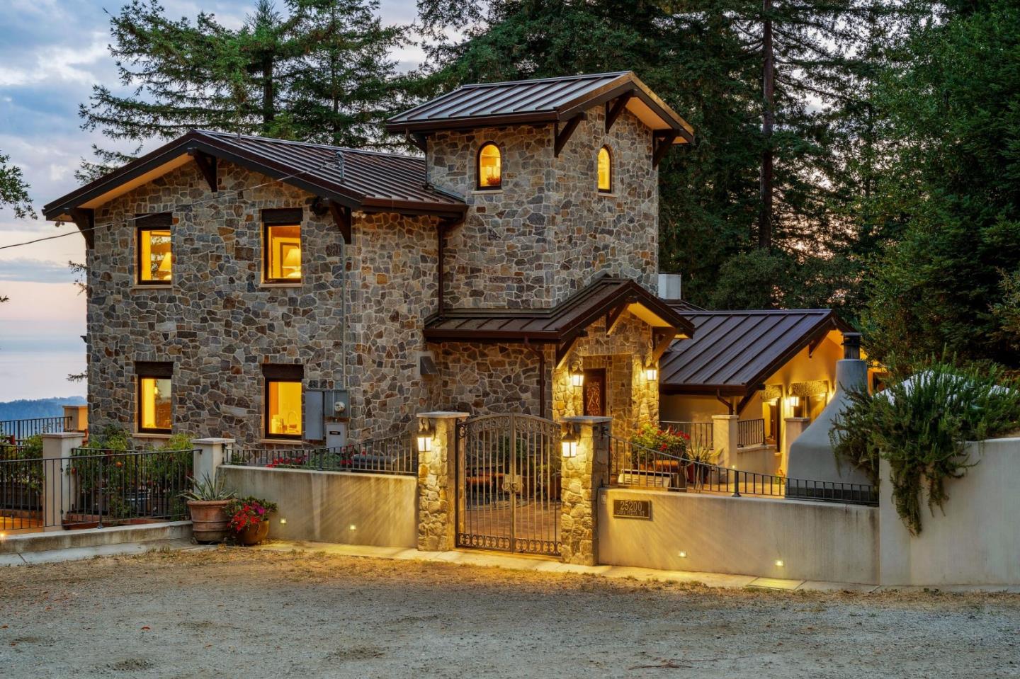 Detail Gallery Image 2 of 22 For 25200 Loma Prieta Ave, Los Gatos,  CA 95033 - 4 Beds | 3 Baths