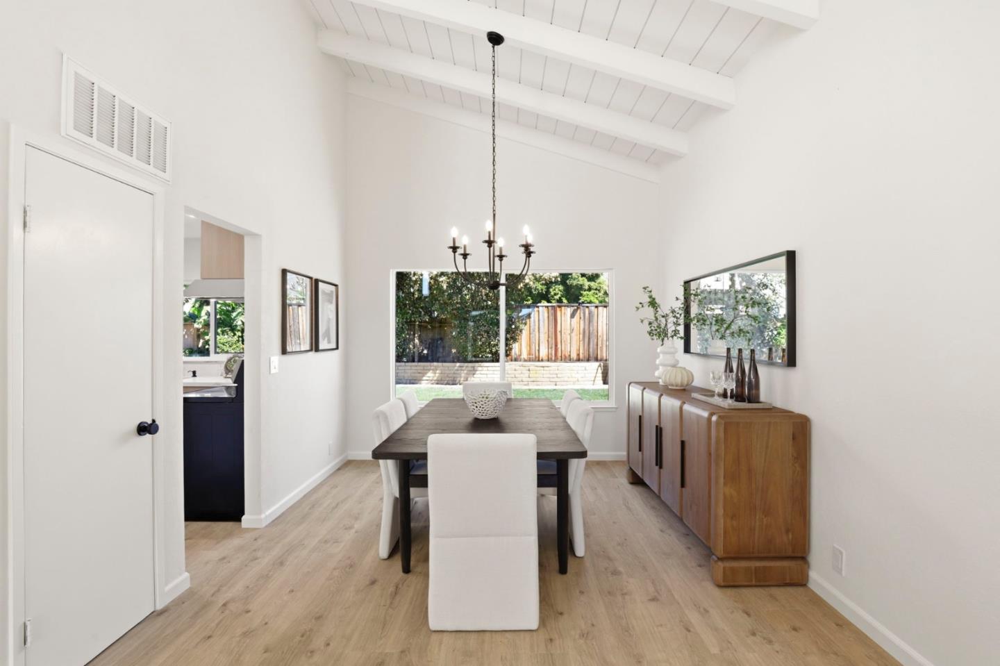 Detail Gallery Image 11 of 58 For 1368 Goldenlake Rd, San Jose,  CA 95131 - 4 Beds | 2/1 Baths