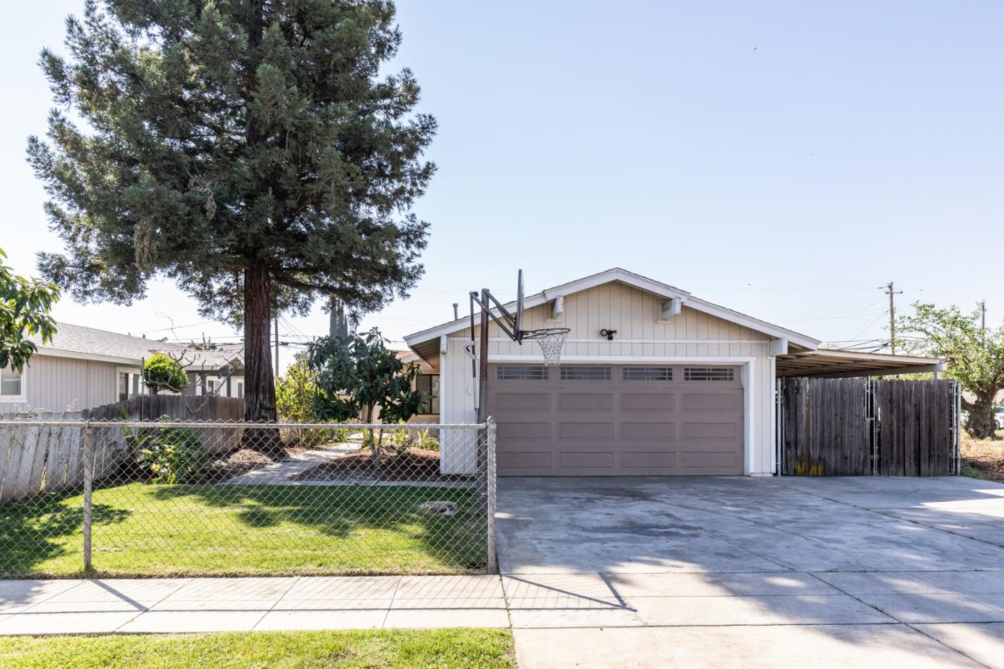 Detail Gallery Image 6 of 56 For 377 W Alluvial Ave, Pinedale,  CA 93650 - 3 Beds | 2 Baths