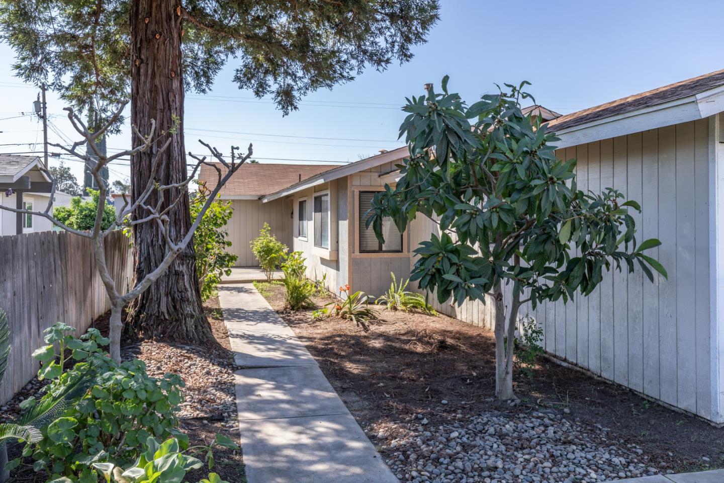 Detail Gallery Image 9 of 56 For 377 W Alluvial Ave, Pinedale,  CA 93650 - 3 Beds | 2 Baths