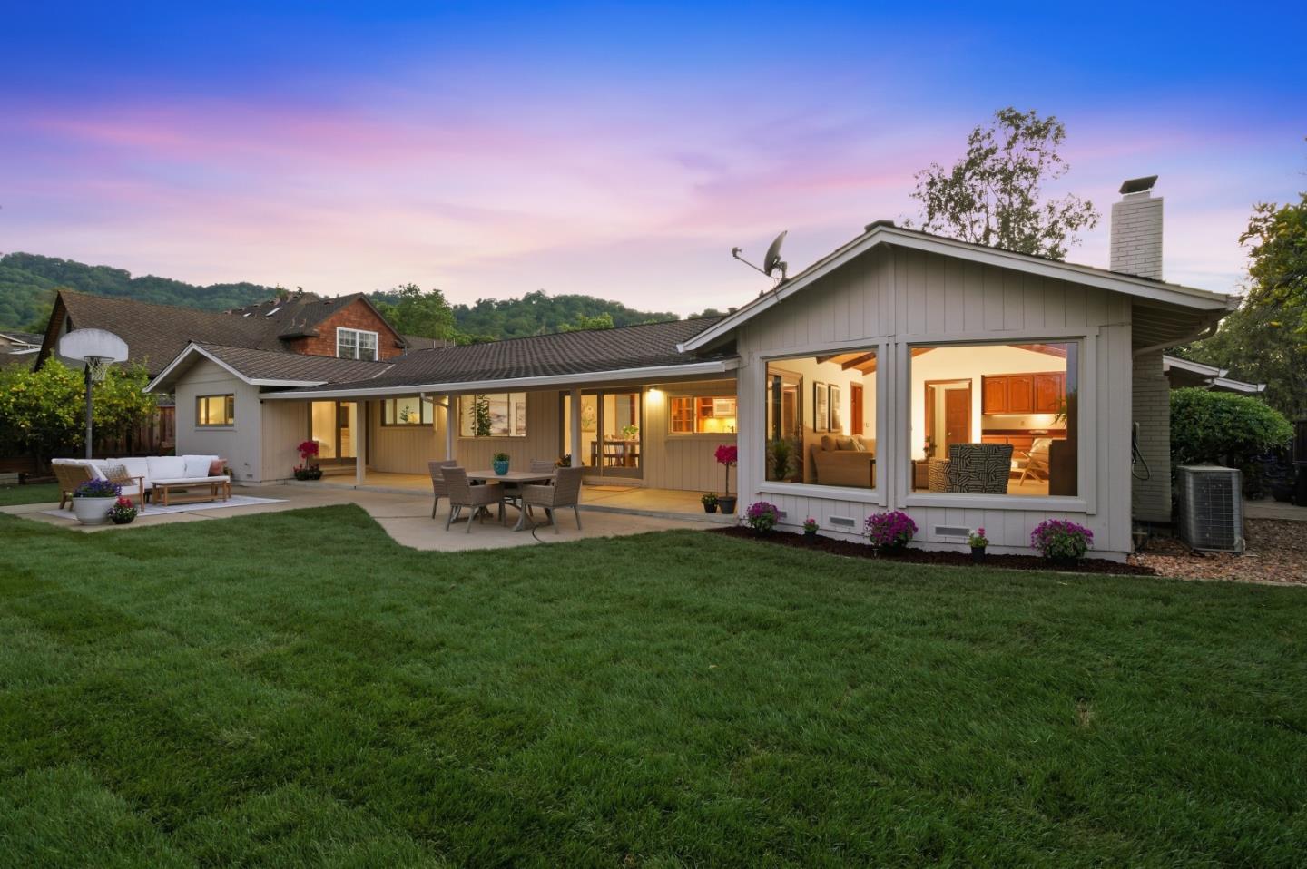 Detail Gallery Image 11 of 13 For 7148 Echo Ridge Dr, San Jose,  CA 95120 - 4 Beds | 3 Baths