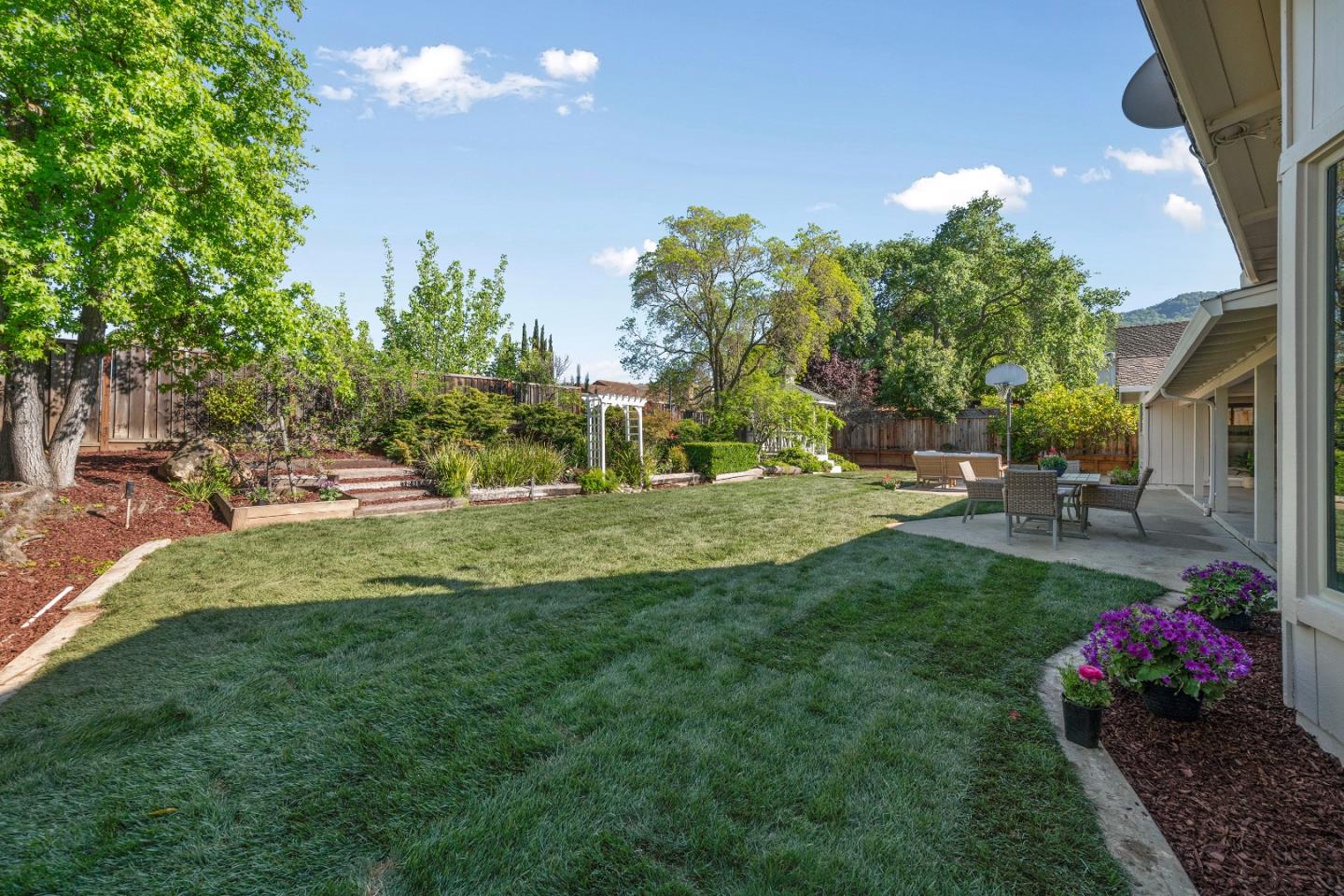 Detail Gallery Image 9 of 13 For 7148 Echo Ridge Dr, San Jose,  CA 95120 - 4 Beds | 3 Baths