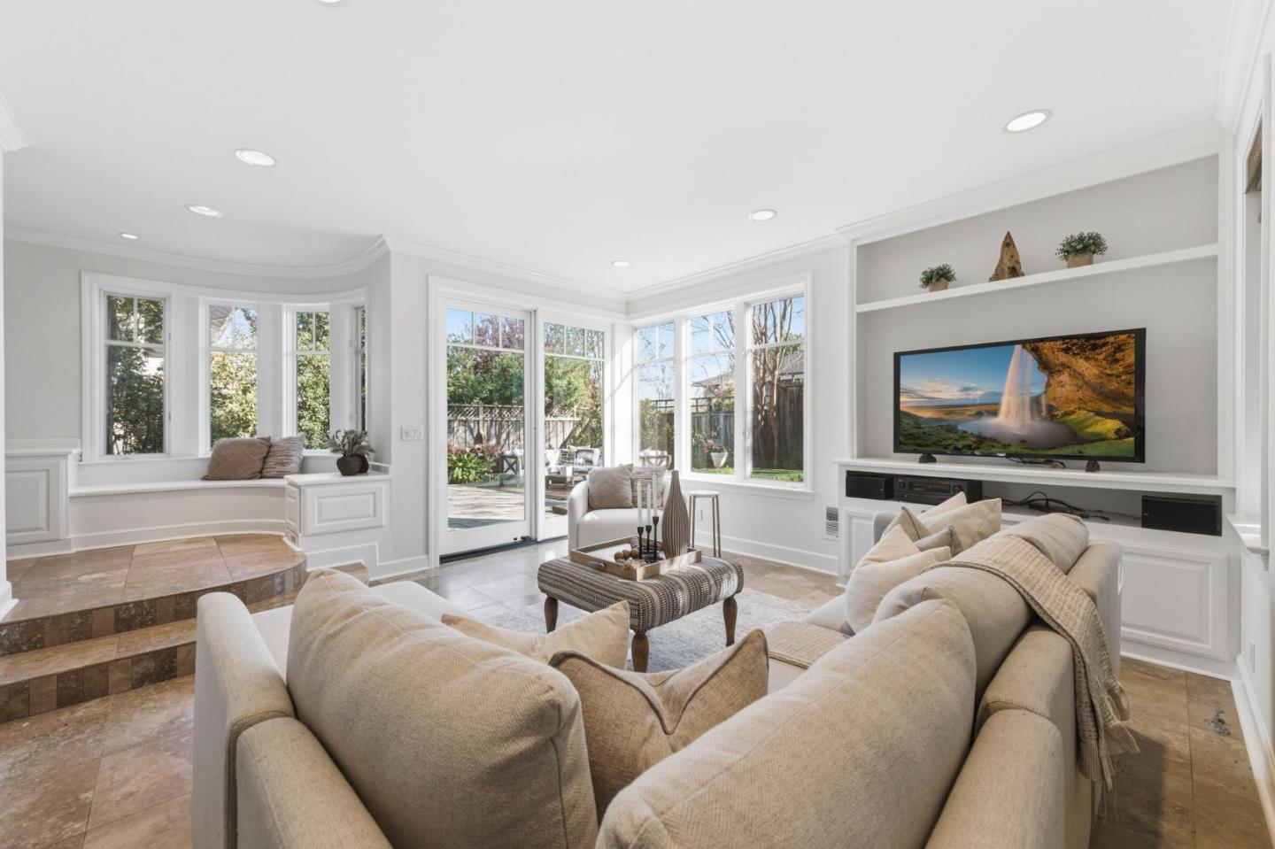 Detail Gallery Image 11 of 33 For 419 Hill Way, San Carlos,  CA 94070 - 4 Beds | 3 Baths