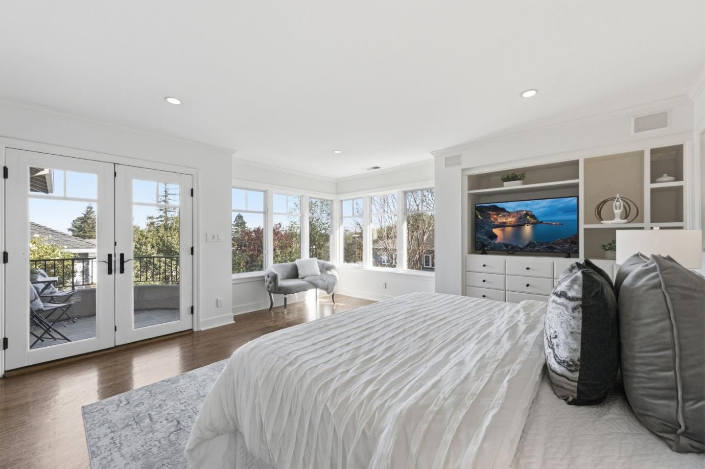 Detail Gallery Image 13 of 33 For 419 Hill Way, San Carlos,  CA 94070 - 4 Beds | 3 Baths