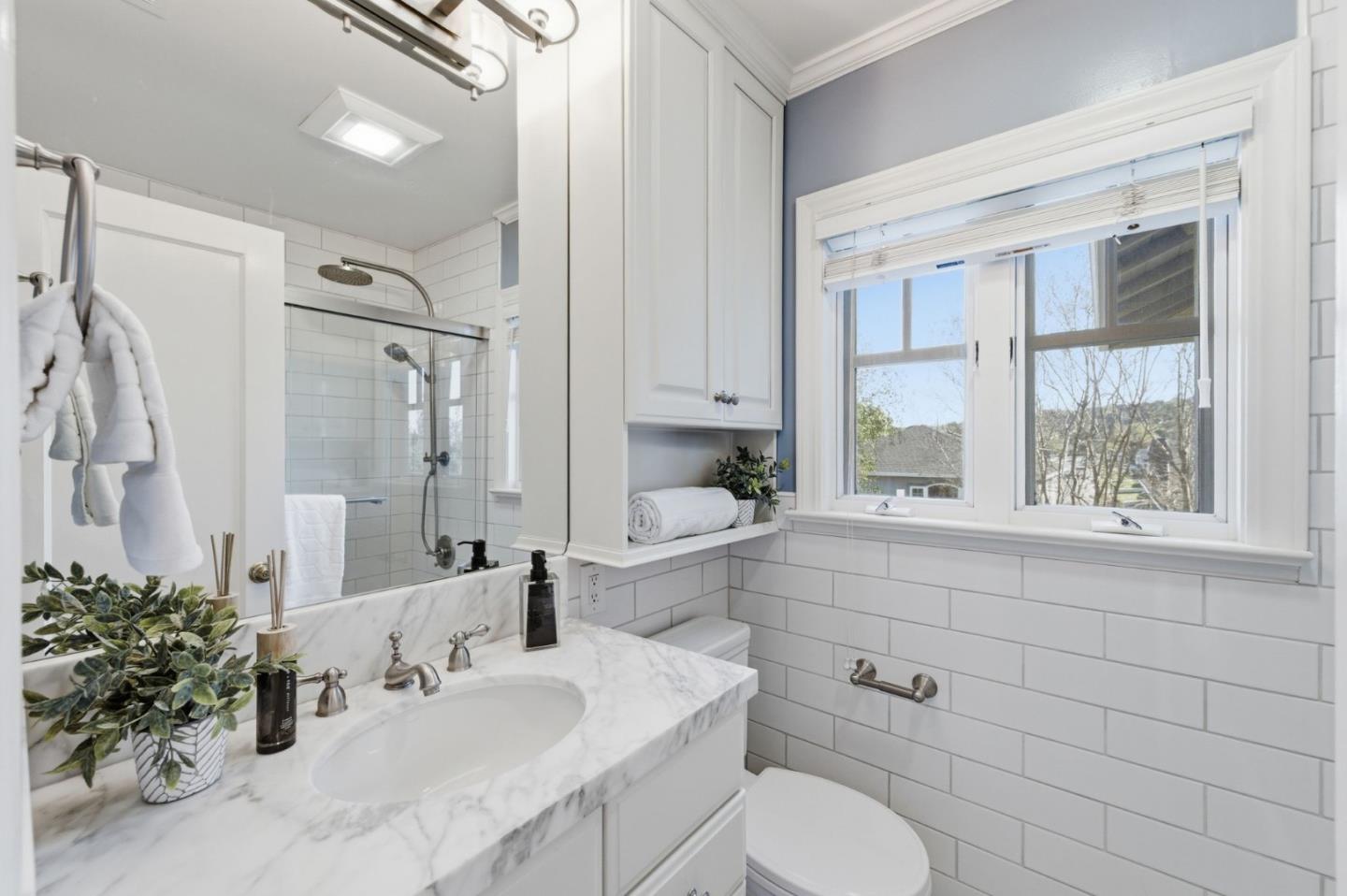 Detail Gallery Image 22 of 33 For 419 Hill Way, San Carlos,  CA 94070 - 4 Beds | 3 Baths