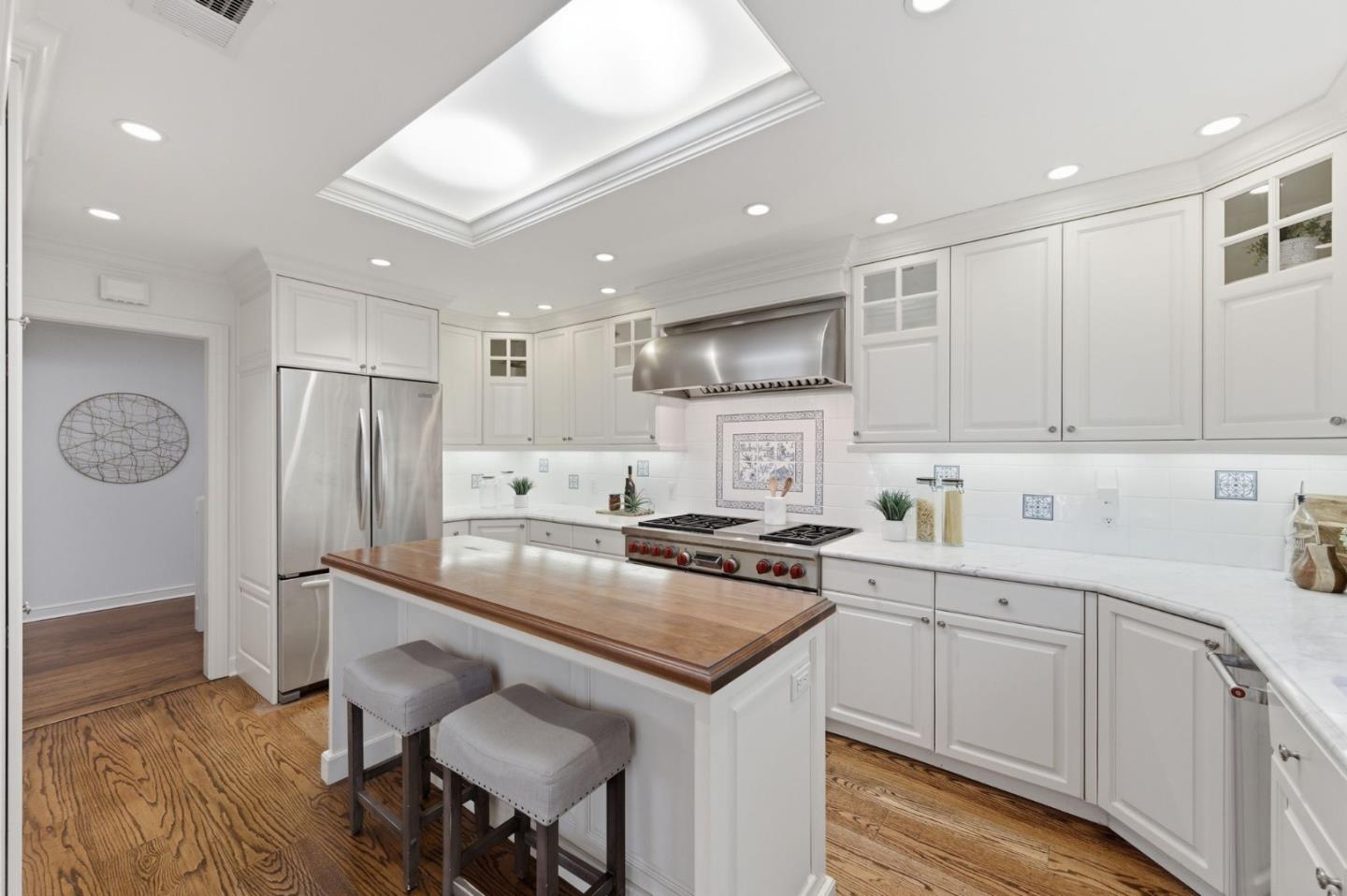 Detail Gallery Image 8 of 33 For 419 Hill Way, San Carlos,  CA 94070 - 4 Beds | 3 Baths