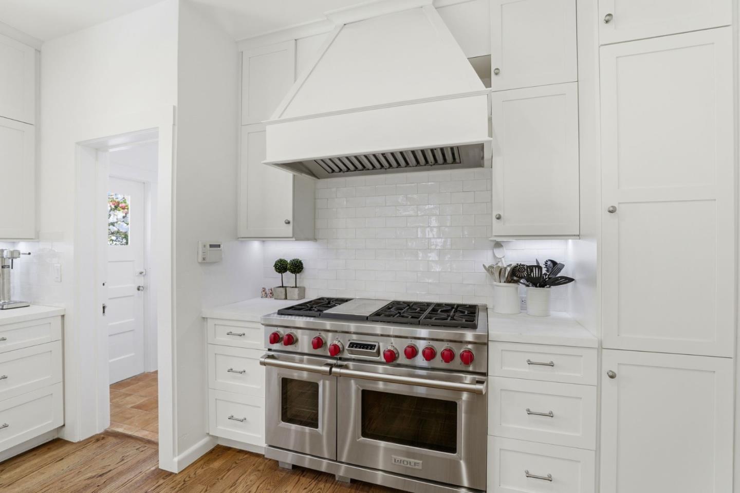 Detail Gallery Image 11 of 53 For 566 E Crescent Dr, Palo Alto,  CA 94301 - 5 Beds | 4 Baths