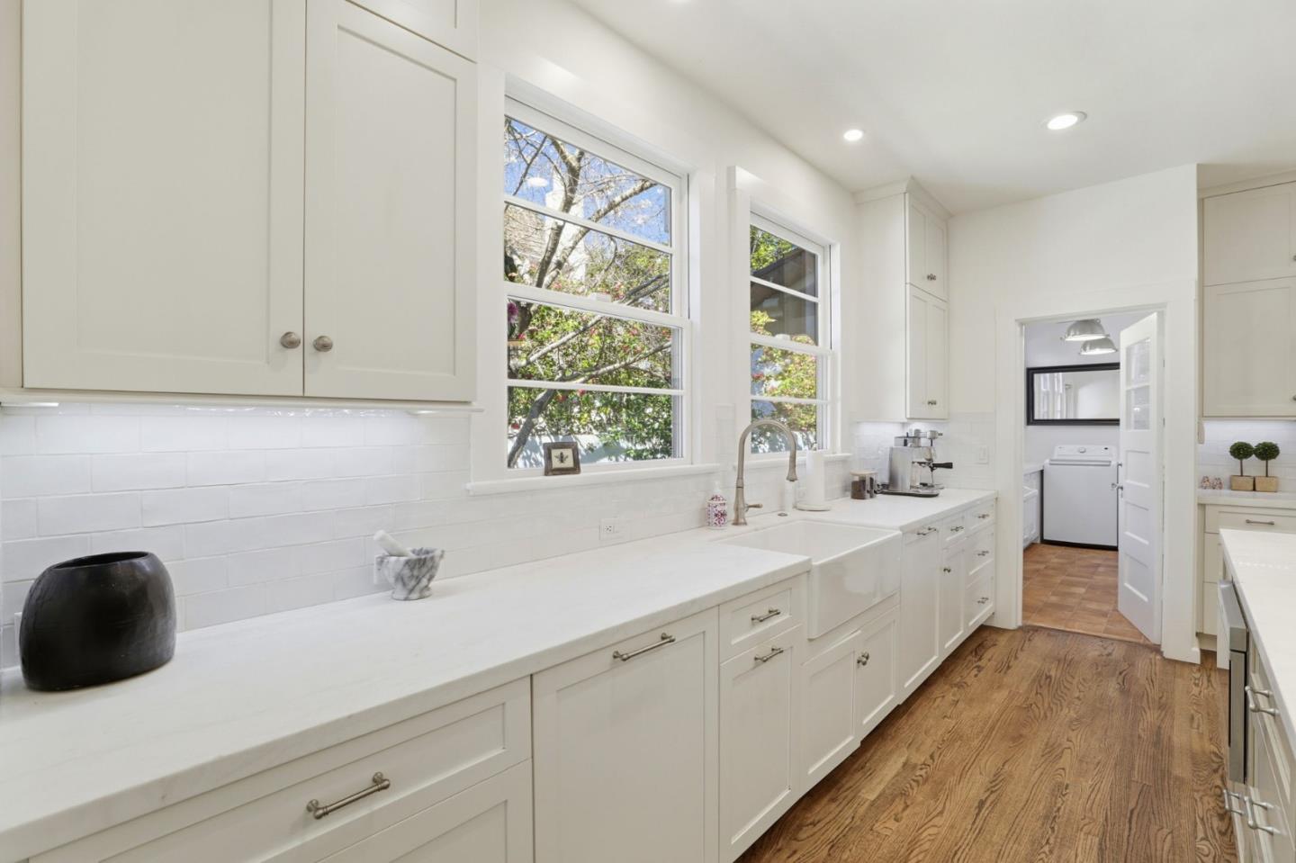 Detail Gallery Image 13 of 53 For 566 E Crescent Dr, Palo Alto,  CA 94301 - 5 Beds | 4 Baths