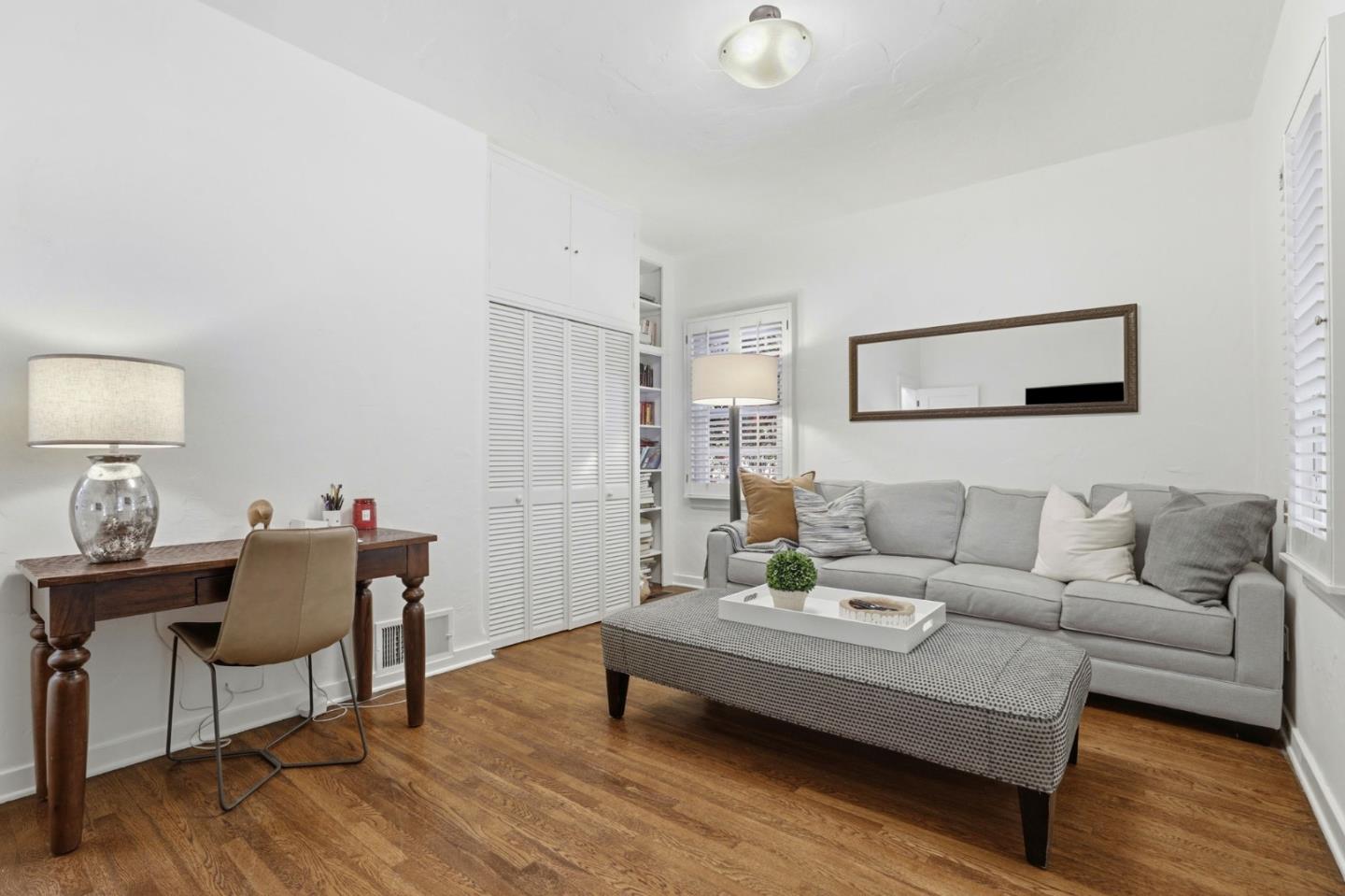 Detail Gallery Image 17 of 53 For 566 E Crescent Dr, Palo Alto,  CA 94301 - 5 Beds | 4 Baths