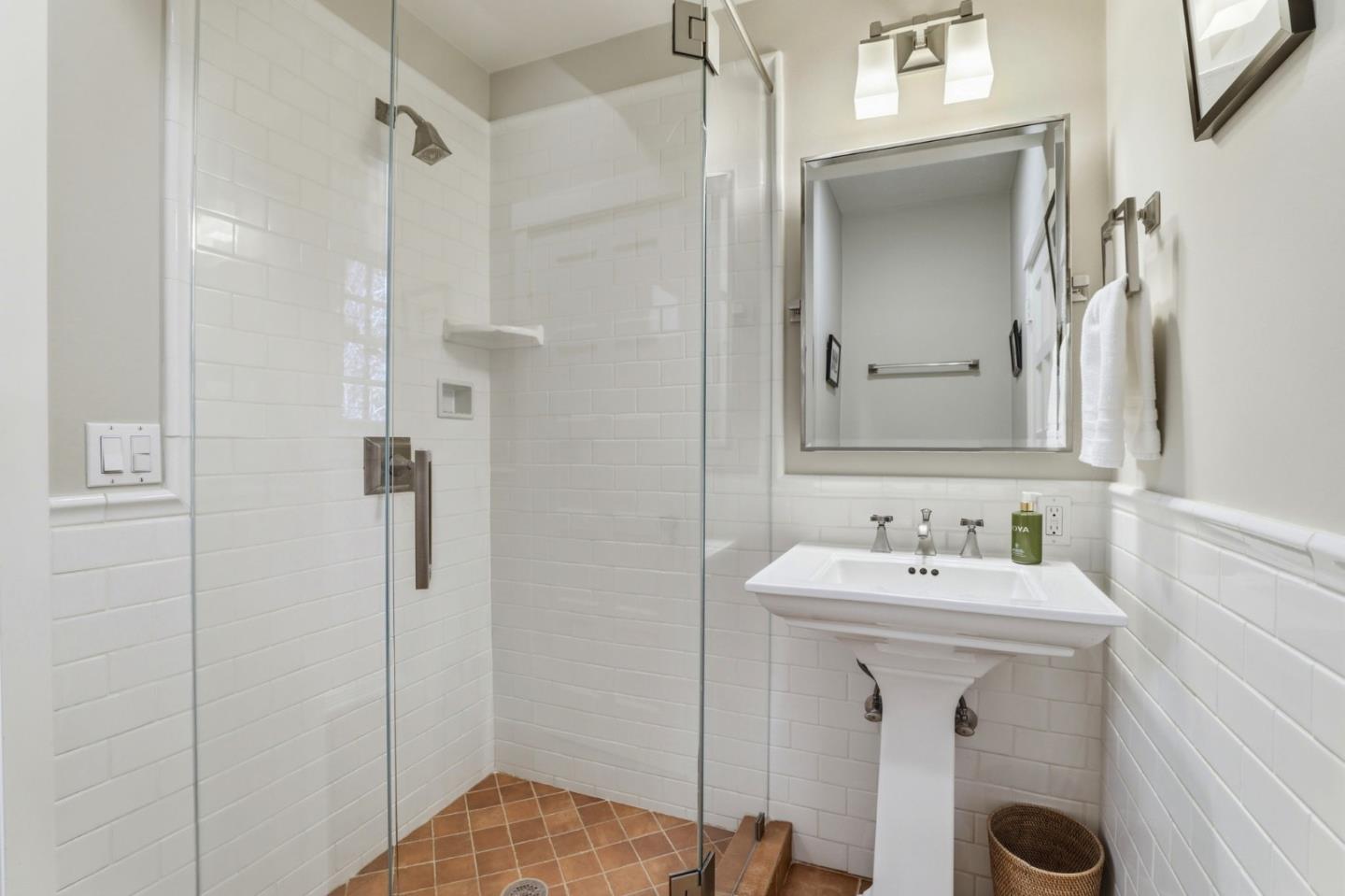 Detail Gallery Image 19 of 53 For 566 E Crescent Dr, Palo Alto,  CA 94301 - 5 Beds | 4 Baths